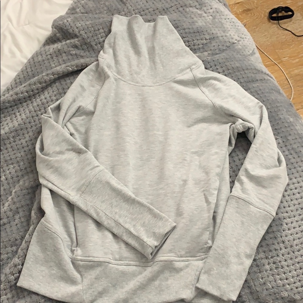 lululemon sweatshirt